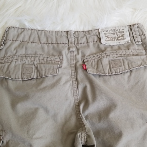 Levis Beige Cargo Shorts - Picture 2 of 5